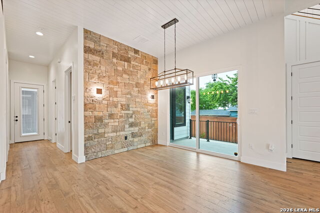 Image 14 of 52 For 670 Magazine Ave