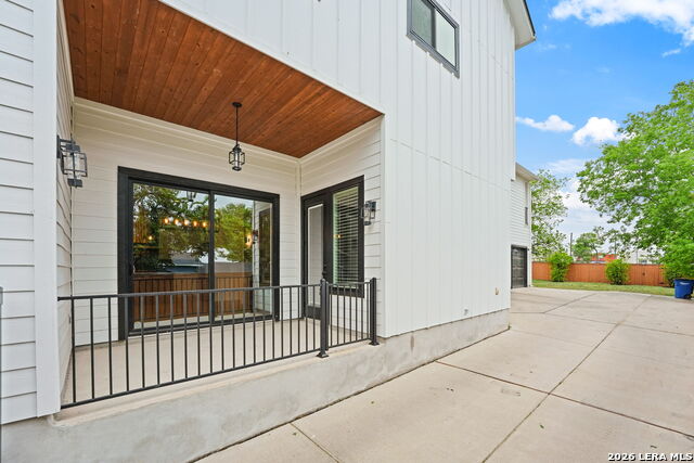 Image 15 of 52 For 670 Magazine Ave