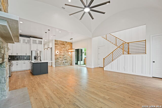 Image 4 of 52 For 670 Magazine Ave