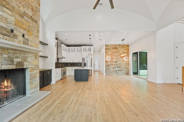 Image 8 of 52 For 670 Magazine Ave