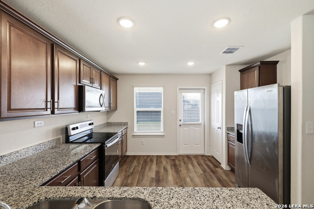 Listing photo id 8 for 6322 Sycamore Run