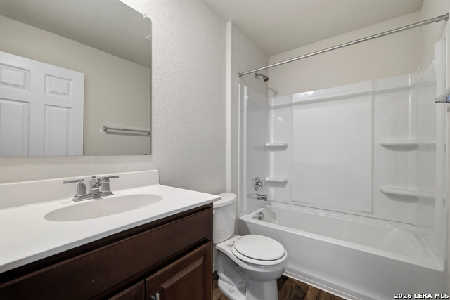 Listing photo id 11 for 6322 Sycamore Run