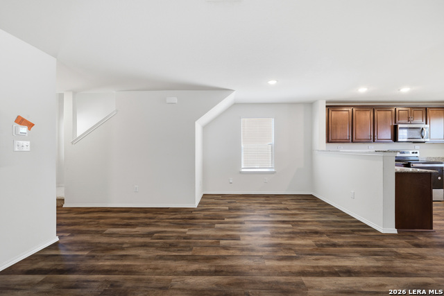 Listing photo id 5 for 6322 Sycamore Run