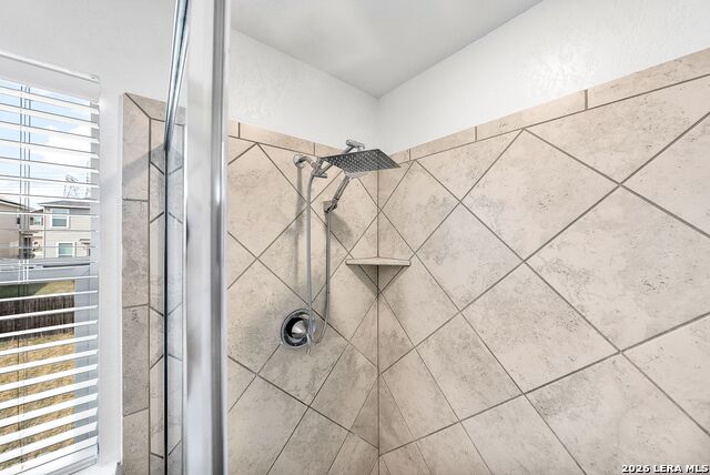 Image 26 of 41 For 10115 Pearl Creek