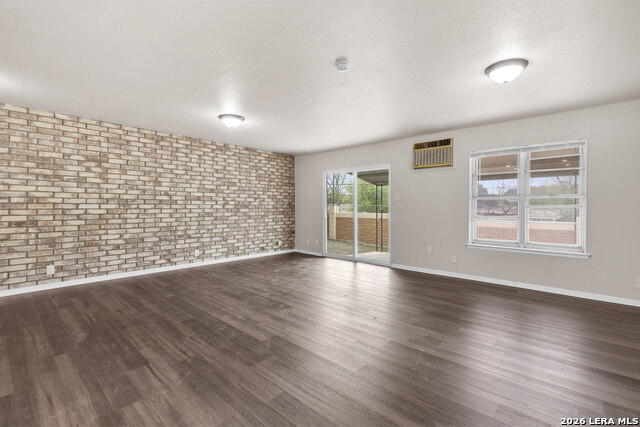 Image 14 of 31 For 4850 Shadydale