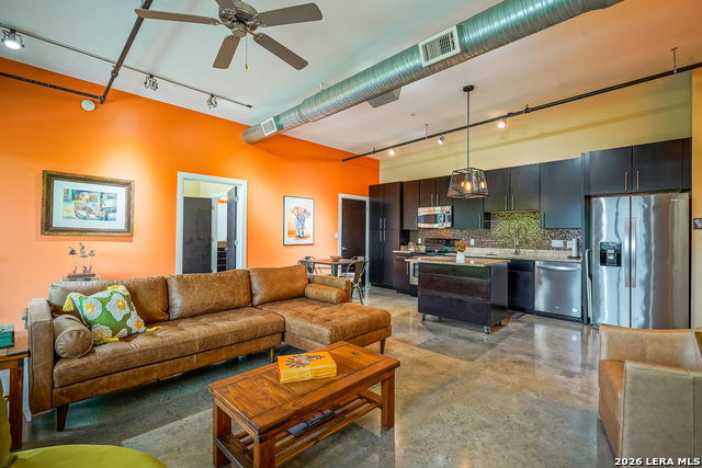 Image 11 of 45 For 831 S Flores  3202