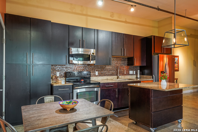 Image 12 of 45 For 831 S Flores  3202