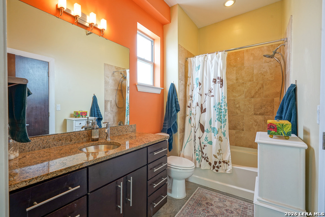 Image 19 of 45 For 831 S Flores  3202