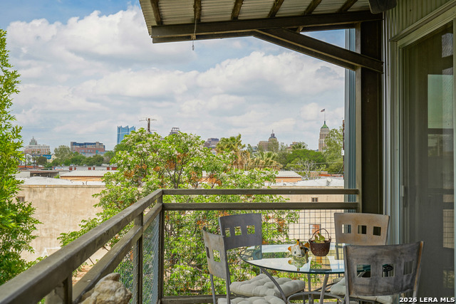 Image 23 of 45 For 831 S Flores  3202