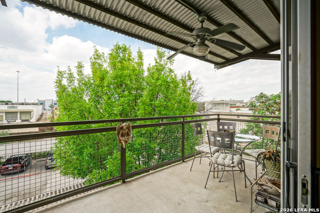 Image 24 of 45 For 831 S Flores  3202