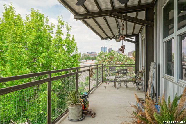 Image 25 of 45 For 831 S Flores  3202