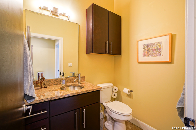 Image 32 of 45 For 831 S Flores  3202