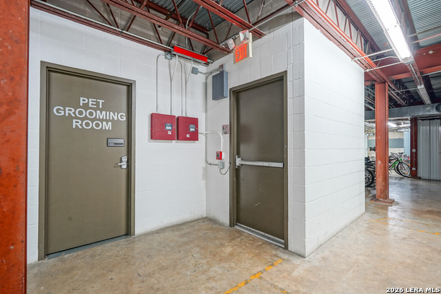 Image 39 of 45 For 831 S Flores  3202