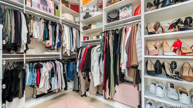 Image 18 of 33 For 21103 Capri Oaks