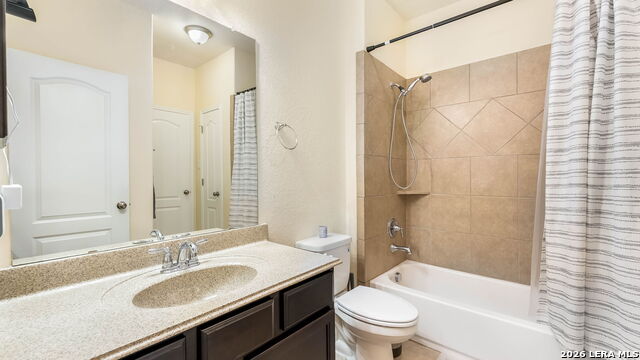 Image 26 of 33 For 21103 Capri Oaks