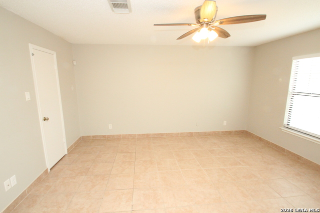 Image 23 of 31 For 7807 Pecan Heights