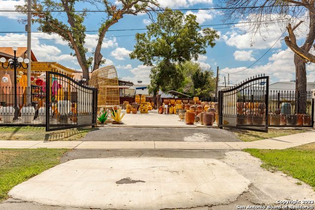 Image 13 of 31 For 1950 Panam Expressway N