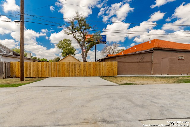 Image 17 of 31 For 1950 Panam Expressway N