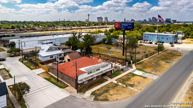 Image 21 of 31 For 1950 Panam Expressway N