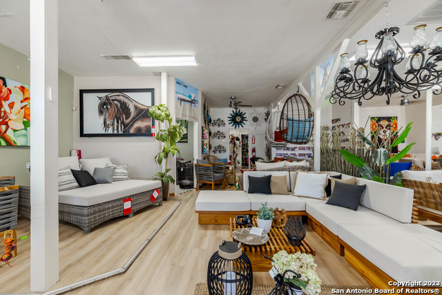 Image 5 of 31 For 1950 Panam Expressway N