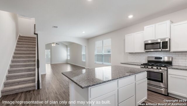 Image 12 of 61 For 14606 Sabine Loop Road