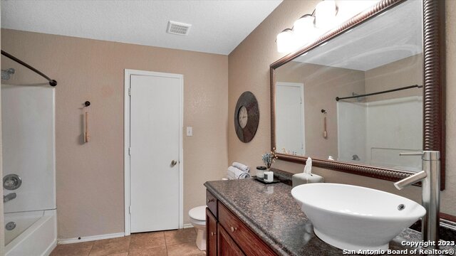 Image 20 of 39 For 3967 Cherokee Blvd