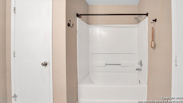 Image 21 of 39 For 3967 Cherokee Blvd