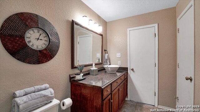 Image 23 of 39 For 3967 Cherokee Blvd