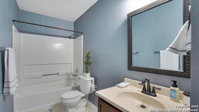 Image 26 of 39 For 3967 Cherokee Blvd