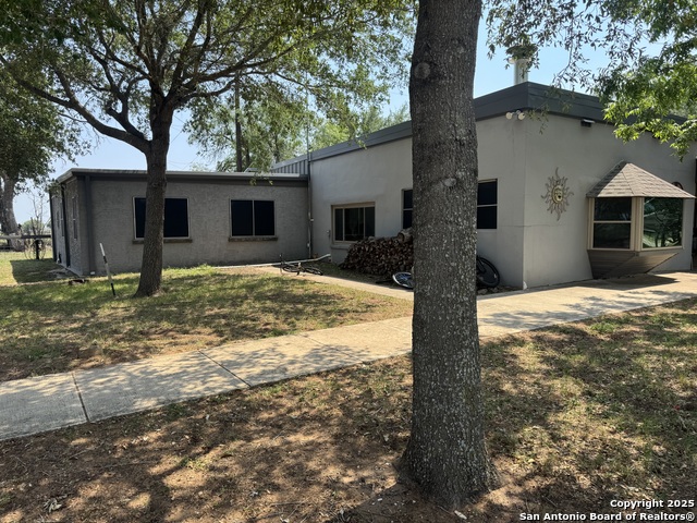 Listing photo id 14 for 7084 Richter