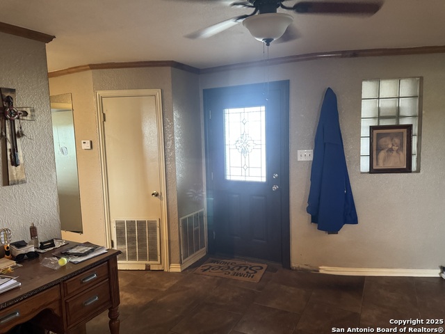 Listing photo id 15 for 7084 Richter