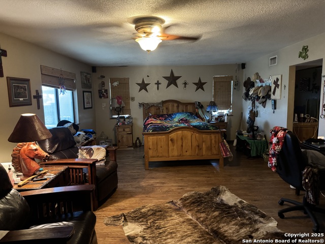 Listing photo id 22 for 7084 Richter