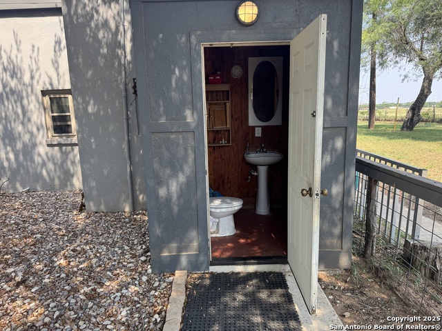 Listing photo id 30 for 7084 Richter