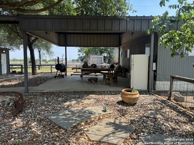 Listing photo id 32 for 7084 Richter