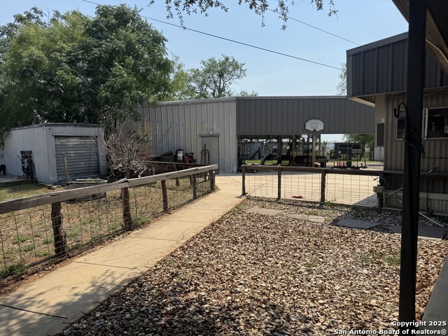 Listing photo id 34 for 7084 Richter