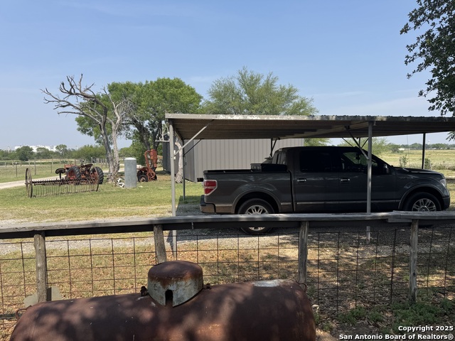 Listing photo id 36 for 7084 Richter