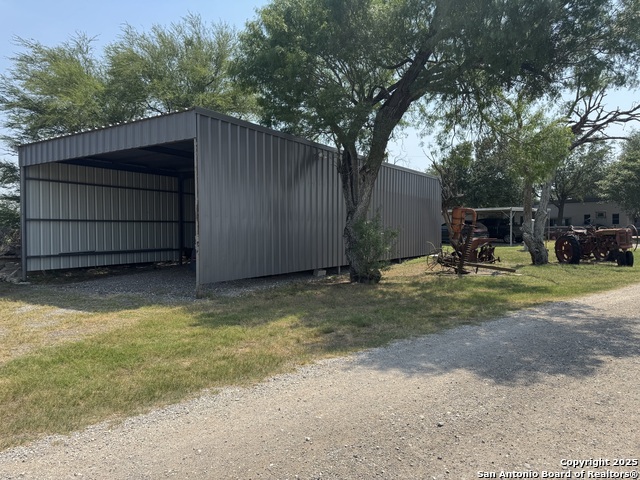 Listing photo id 37 for 7084 Richter