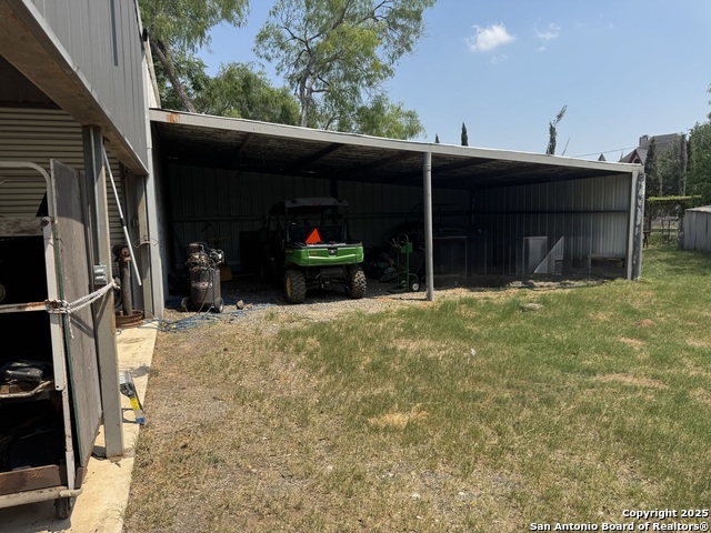 Listing photo id 39 for 7084 Richter