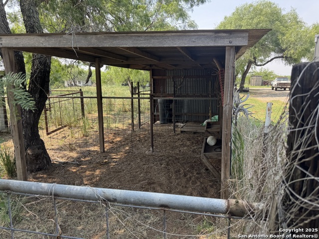 Listing photo id 43 for 7084 Richter