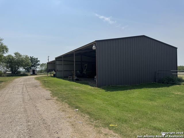 Listing photo id 46 for 7084 Richter