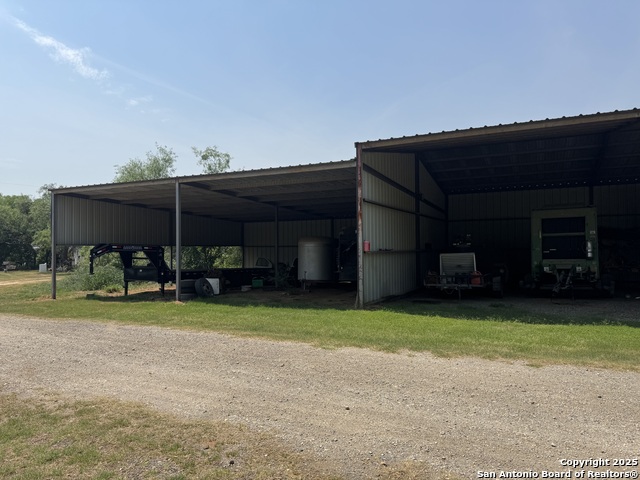 Listing photo id 47 for 7084 Richter