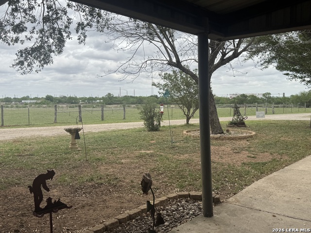 Listing photo id 3 for 7084 Richter