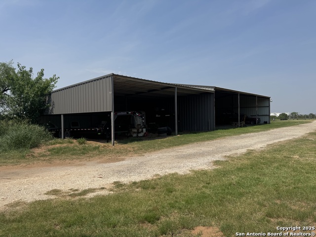 Listing photo id 48 for 7084 Richter