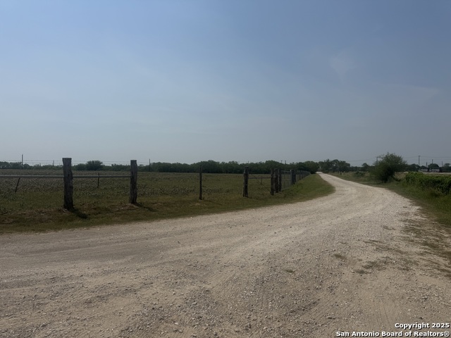 Listing photo id 5 for 7084 Richter