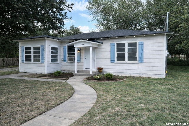 Details for 1506 Avenue E N, Beeville, TX 78102