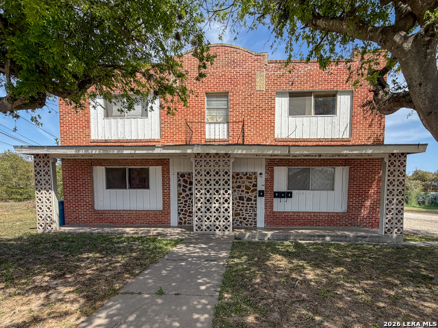 Details for 704 Washington St N, Beeville, TX 78102