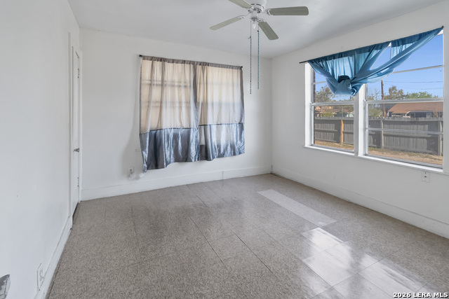 Image 4 of 13 For 704 Washington St N