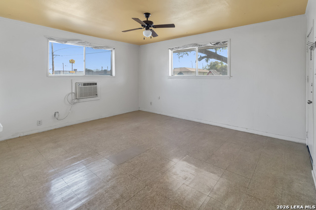 Image 6 of 13 For 704 Washington St N