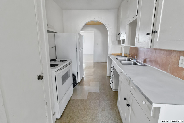 Image 9 of 13 For 704 Washington St N