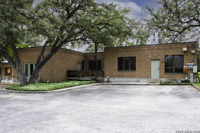 Listing photo id 14 for 13438 Bandera